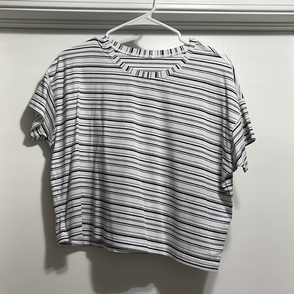lulu crop top